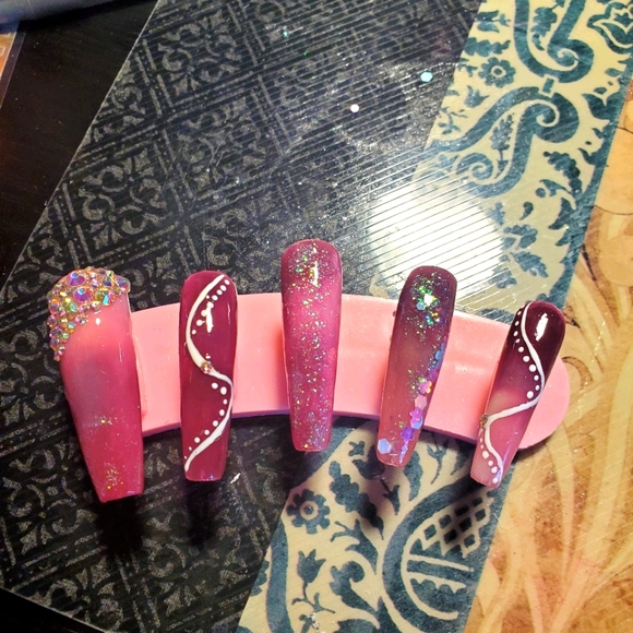 Custmized nail sets - Picture 1 of 2